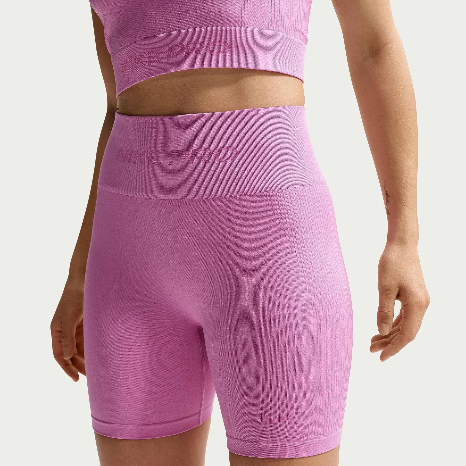 Дамски къс клин NIKE PRO Seamless 5" Biker - 3